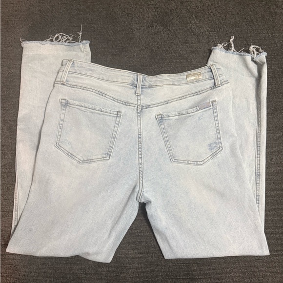 Seven7 Light Wash Distressed Jeans Size 4 Raw Hem Cropped Stretch Denim - Picture 15 of 15